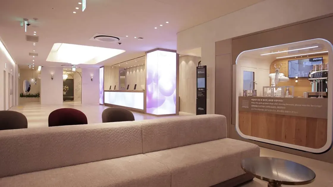 Lobby and beauty lounge