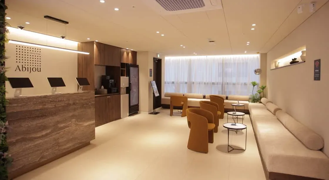 2F waiting lounge